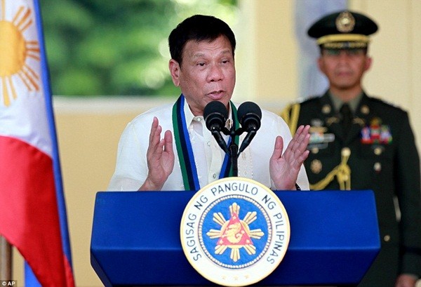 Hàng chục quan chức Philippines dính đến ma túy đầu hàng vì sợ bị giết chết ảnh 1