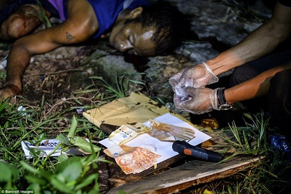Hàng chục quan chức Philippines dính đến ma túy đầu hàng vì sợ bị giết chết ảnh 4
