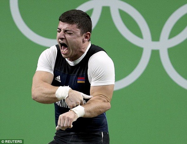 Tai nạn kinh hoàng gãy gập khuỷu tay của VĐV cử tạ tại Olympic Rio ảnh 6