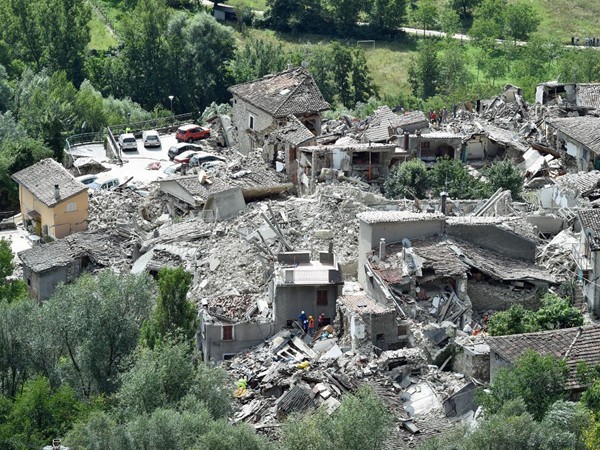 Chùm ảnh "thiên đường" biến thành "địa ngục" sau thảm họa động đất ở Ý ảnh 10