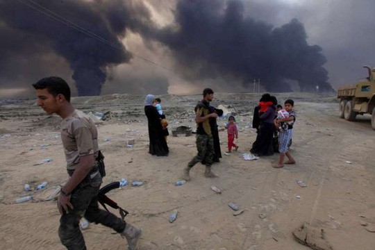 Binh sĩ Iraq bị tố tra tấn dân thường và trẻ em Mosul bằng búa để trả đũa IS ảnh 6