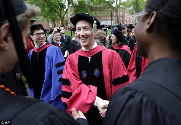 Ông chủ Facebook tốt nghiệp đại học Harvard sau 12 năm bỏ học giữa chừng ảnh 3