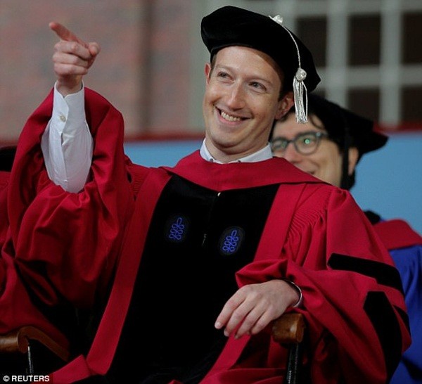 Ông chủ Facebook tốt nghiệp đại học Harvard sau 12 năm bỏ học giữa chừng ảnh 2