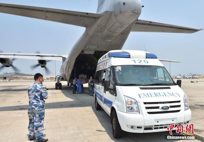 Trung Quốc điều máy bay quân sự phi pháp ra đá Chữ Thập ảnh 1