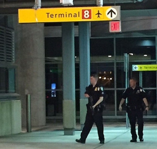 Không có dấu hiệu vụ nổ súng ở sân bay New York ảnh 1