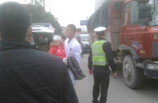 Trung Quốc: Bắt giữ kẻ cầm rìu tấn công học sinh ảnh 1
