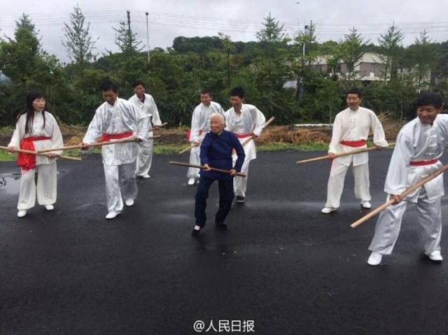 Lão bà luyện Kungfu hơn 90 năm qua ảnh 3