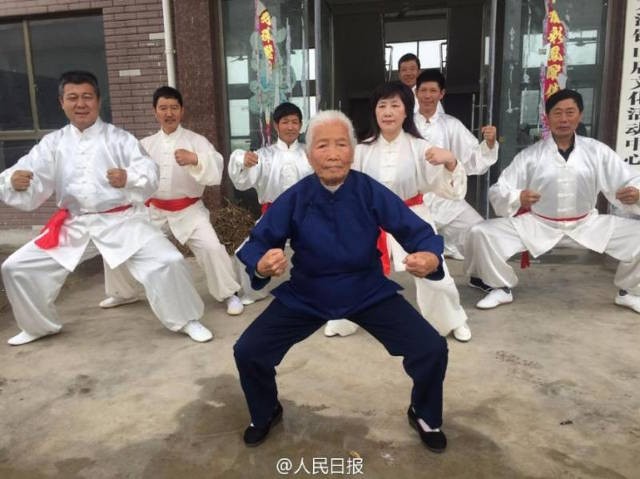 Lão bà luyện Kungfu hơn 90 năm qua ảnh 1