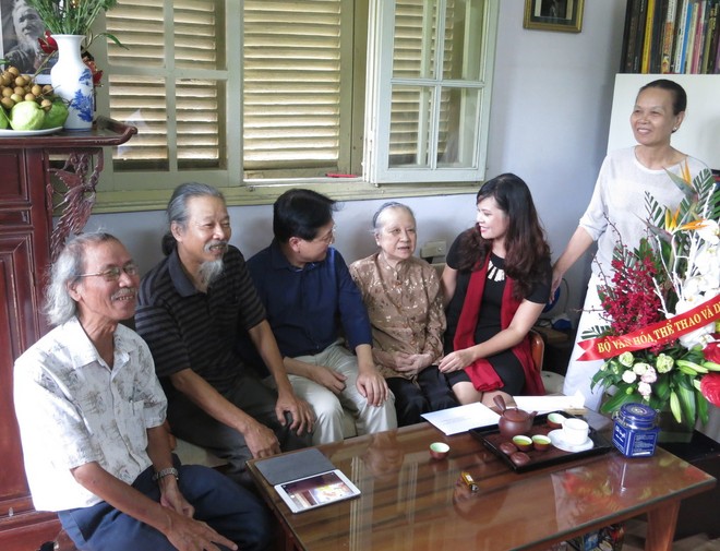 Gia đình nhạc sỹ Văn Cao rất cảm động khi đón tiếp Thứ trưởng Vương Duy Biên