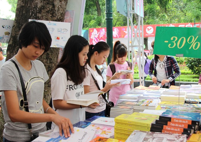 Náo nức tham dự hội chợ sách quốc tế 2015 ảnh 4