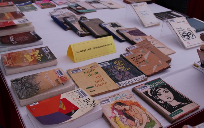 Náo nức tham dự hội chợ sách quốc tế 2015 ảnh 12