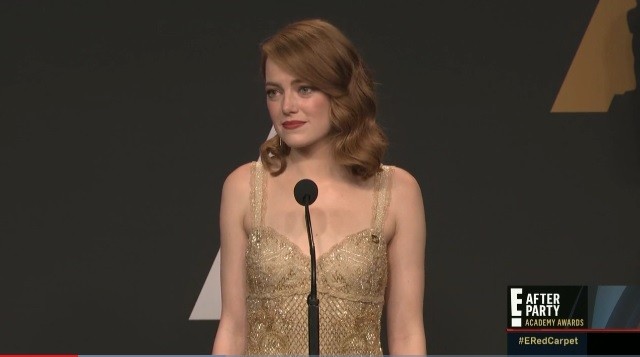Emma Stone: Tôi vẫn đang cầm tấm phong bì có tên mình, chuyện gì xảy ra vậy? ảnh 1