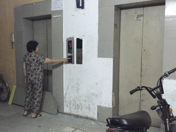 Nhà G chung cư Đền Lừ: Khổ vì sự cố thang máy ảnh 1