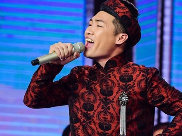 "Bản sao" ca sĩ Quang Lê hát vì bệnh nhi Hà Nội ảnh 1
