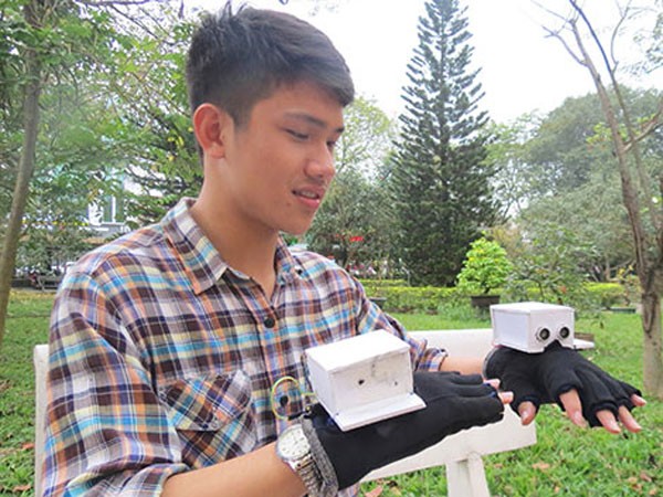 Sáng chế của một học sinh phổ thông: Găng tay thông minh dành cho người khiếm thị