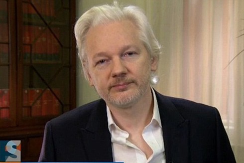 Nhà sáng lập WikiLeaks bị thẩm vấn ảnh 1