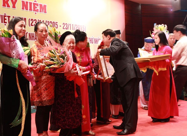 Kỷ niệm Ngày Di sản văn hóa Việt Nam và lễ phong tặng "nghệ nhân ưu tú" ảnh 6