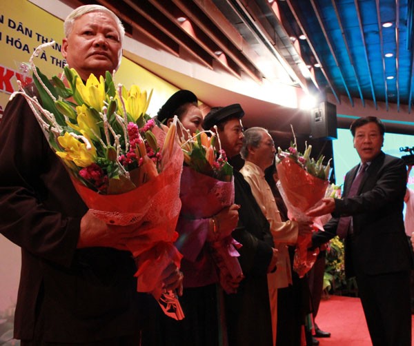 Kỷ niệm Ngày Di sản văn hóa Việt Nam và lễ phong tặng "nghệ nhân ưu tú" ảnh 5