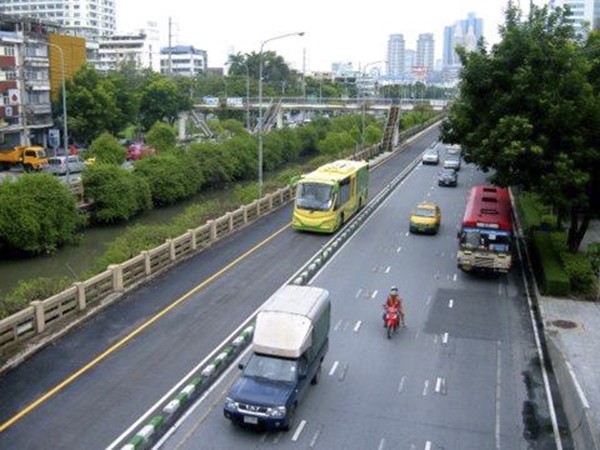 Buýt nhanh BRT Hà Nội và các nước ảnh 7