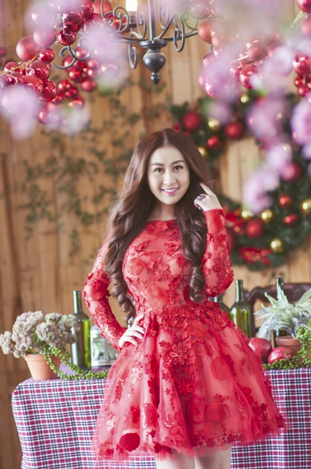 Kim Trang nồng nàn sắc đỏ đón Giáng sinh ảnh 4