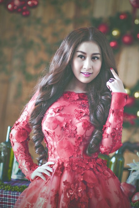 Kim Trang nồng nàn sắc đỏ đón Giáng sinh ảnh 3