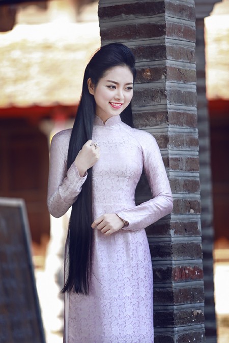 Hoa hậu Ngọc Anh rạng ngời giữa chốn thiền môn ảnh 5
