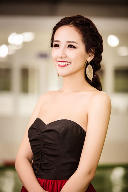 Hoa hậu Mai Phương Thuý khoe vai thon và vòng 1 gợi cảm ảnh 4