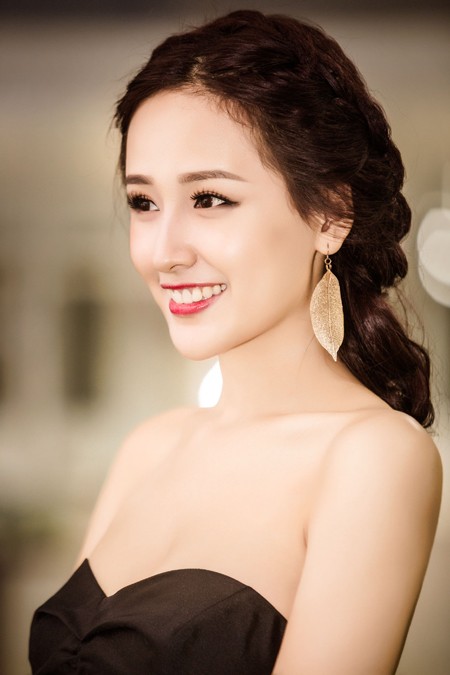 Hoa hậu Mai Phương Thuý khoe vai thon và vòng 1 gợi cảm ảnh 7