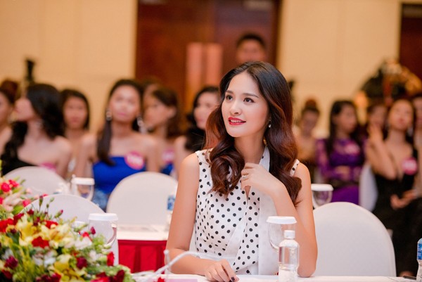 Ngắm vẻ đẹp rạng ngời của Hoa hậu đẹp nhất châu Á Hương Giang ảnh 2