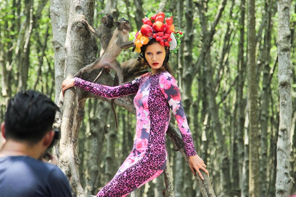 Vietnam’s Next Top Model "gây sốt" với buổi chụp hình đặc biệt đầy thử thách ảnh 3