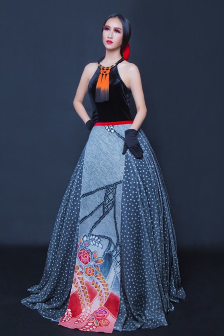 NTK Võ Việt Chung "tung" 3 bộ sưu tập trong Fashion show tại Mũi Né ảnh 2