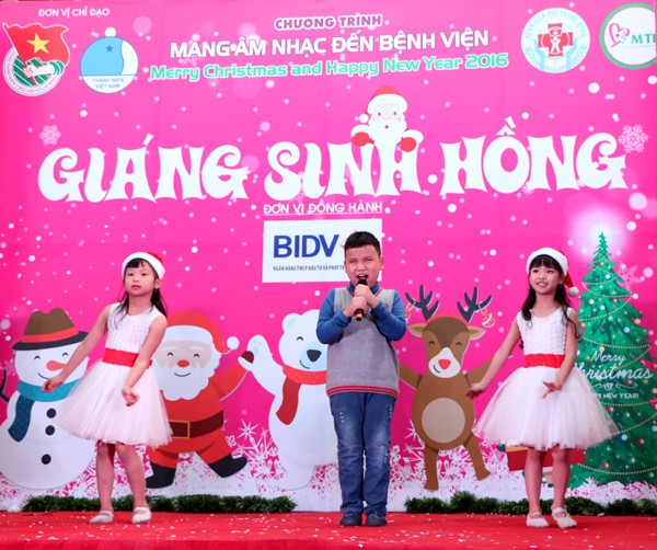 Diễn viên Thanh Thúy mang nắng phương nam đến Ngày hội "Giáng sinh hồng" ảnh 13