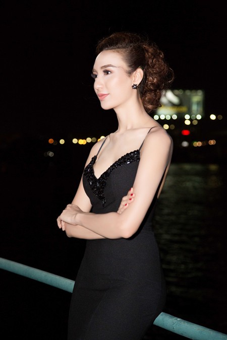 Hoa hậu Ngọc Diễm khoe dáng chuẩn với đầm đuôi cá ảnh 2