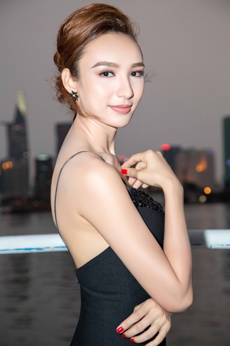 Hoa hậu Ngọc Diễm khoe dáng chuẩn với đầm đuôi cá ảnh 1