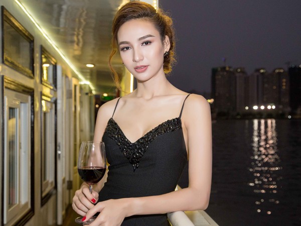 Hoa hậu Ngọc Diễm khoe dáng chuẩn với đầm đuôi cá ảnh 6