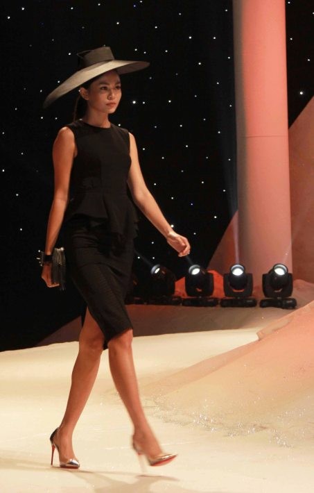 Dàn mẫu Next Top Model "độc chiếm" sàn diễn thời trang tại Hà Nội ảnh 8