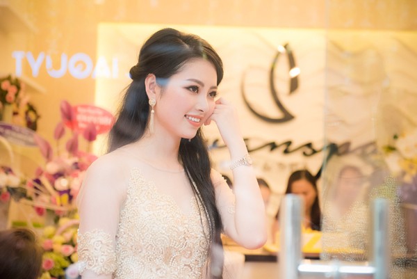 Hoa hậu Ngọc Anh: Tôi muốn chia sẻ "cái đẹp" với mọi người ảnh 12