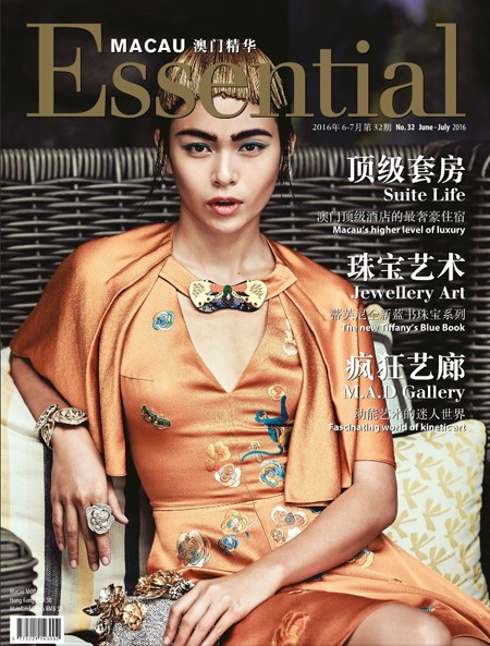 Mâu Thủy xuất hiện ấn tượng trên bìa tạp chí thời trang của Macao ảnh 1