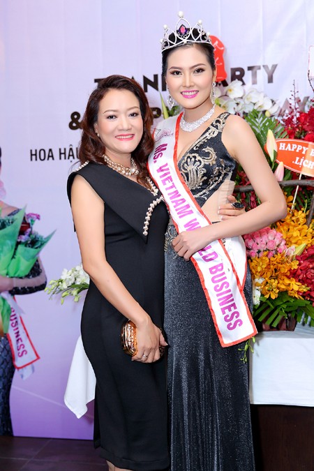 Hoa hậu Kim Thoa rạng ngời trong tiệc mừng sinh nhật ảnh 6