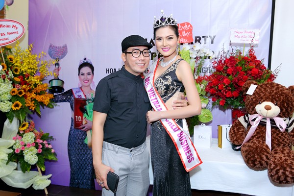 Hoa hậu Kim Thoa rạng ngời trong tiệc mừng sinh nhật ảnh 7