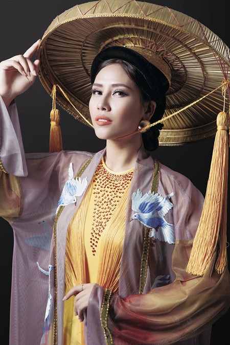 Cận cảnh bộ áo tứ thân Nguyễn Thị Loan trình diễn tại cuộc thi Hoa hậu Hòa bình quốc tế ảnh 3