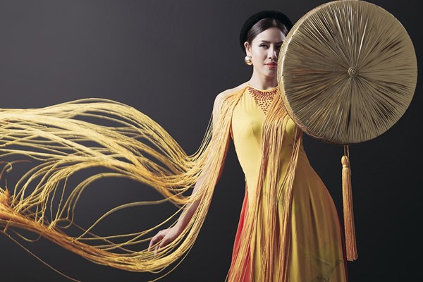 Cận cảnh bộ áo tứ thân Nguyễn Thị Loan trình diễn tại cuộc thi Hoa hậu Hòa bình quốc tế ảnh 6