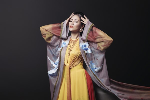 Cận cảnh bộ áo tứ thân Nguyễn Thị Loan trình diễn tại cuộc thi Hoa hậu Hòa bình quốc tế ảnh 4