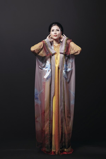Cận cảnh bộ áo tứ thân Nguyễn Thị Loan trình diễn tại cuộc thi Hoa hậu Hòa bình quốc tế ảnh 1