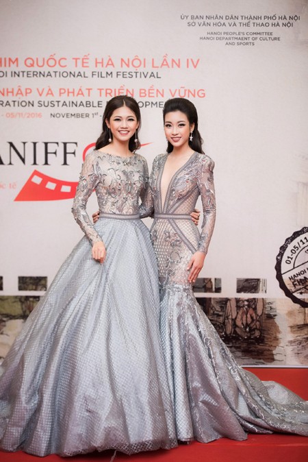 Hoa hậu Mỹ Linh, Á hậu Thanh Tú mặc đồ đôi "đọ sắc" hấp dẫn ảnh 2