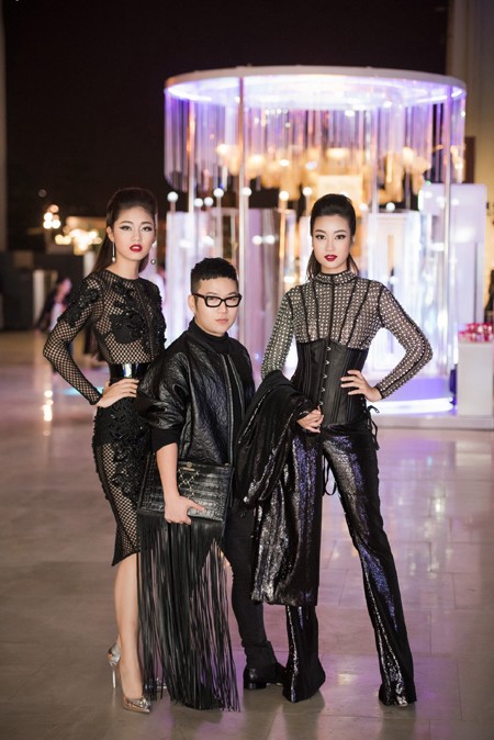 Choáng ngợp với phong cách thời trang ấn tượng của Hoa hậu Mỹ Linh tại VIFW 2016 ảnh 11