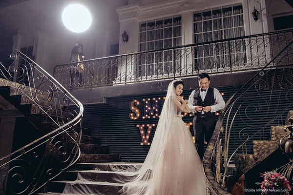 Ảnh cưới ngọt ngào của Hoa hậu Thu Ngân và Chủ tịch CLB FLC Thanh Hóa ảnh 1