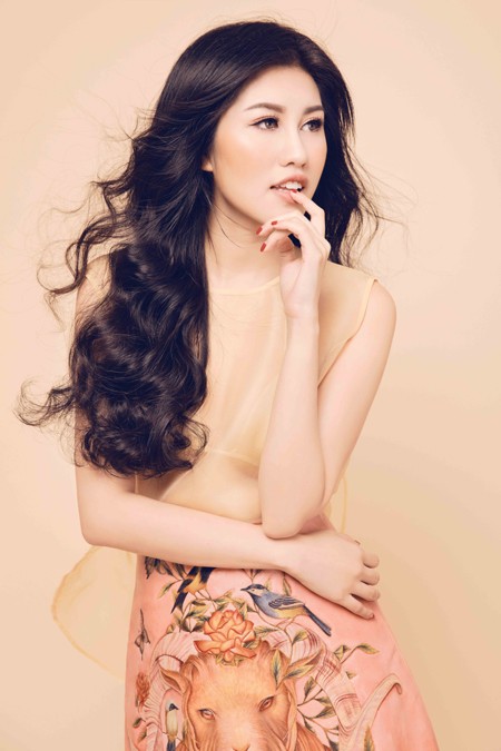 Nhan sắc mê hoặc của Top 9 Hoa hậu Du lịch quốc tế Emily Hồng Nhung ảnh 2