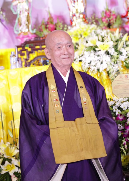 Phi Nhung vinh dự được hát mừng Đại lão hòa thượng Yoshimizu Daichi ảnh 1