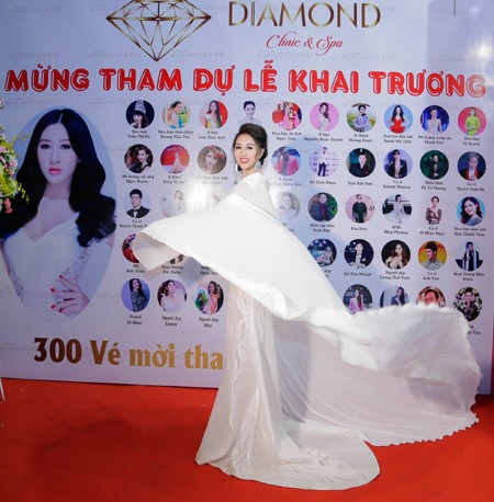 Dàn người đẹp chúc mừng Hoa hậu Huỳnh Thúy Anh "lấn sân" kinh doanh ảnh 2